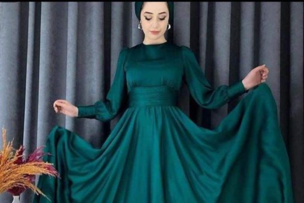 فستان خطوبة باللون الأخضر