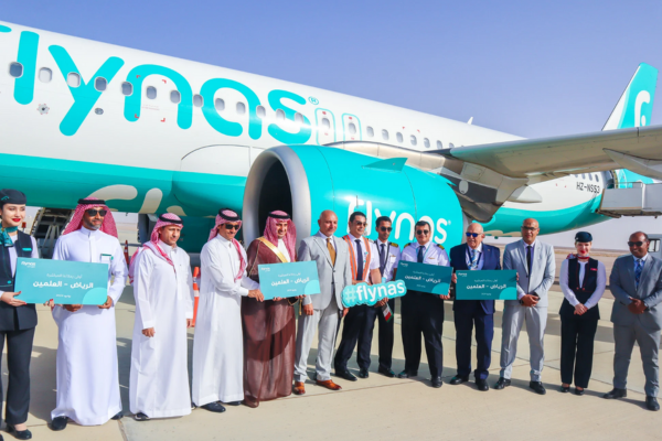 كيف اشيك على حجز طيران ناس؟