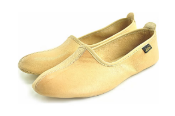 حذاء العمرة للنساء