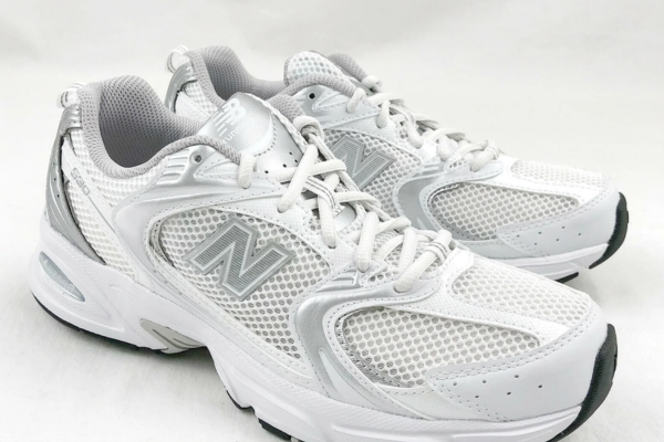 هل أحذية نيو بالانس مريحة؟ تقييم شامل للتصميم والدعم 15 هل أحذية نيو بالانس مريحة؟