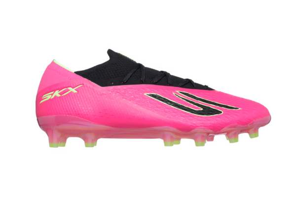 أفضل حذاء كرة قدم للعشب الصناعي